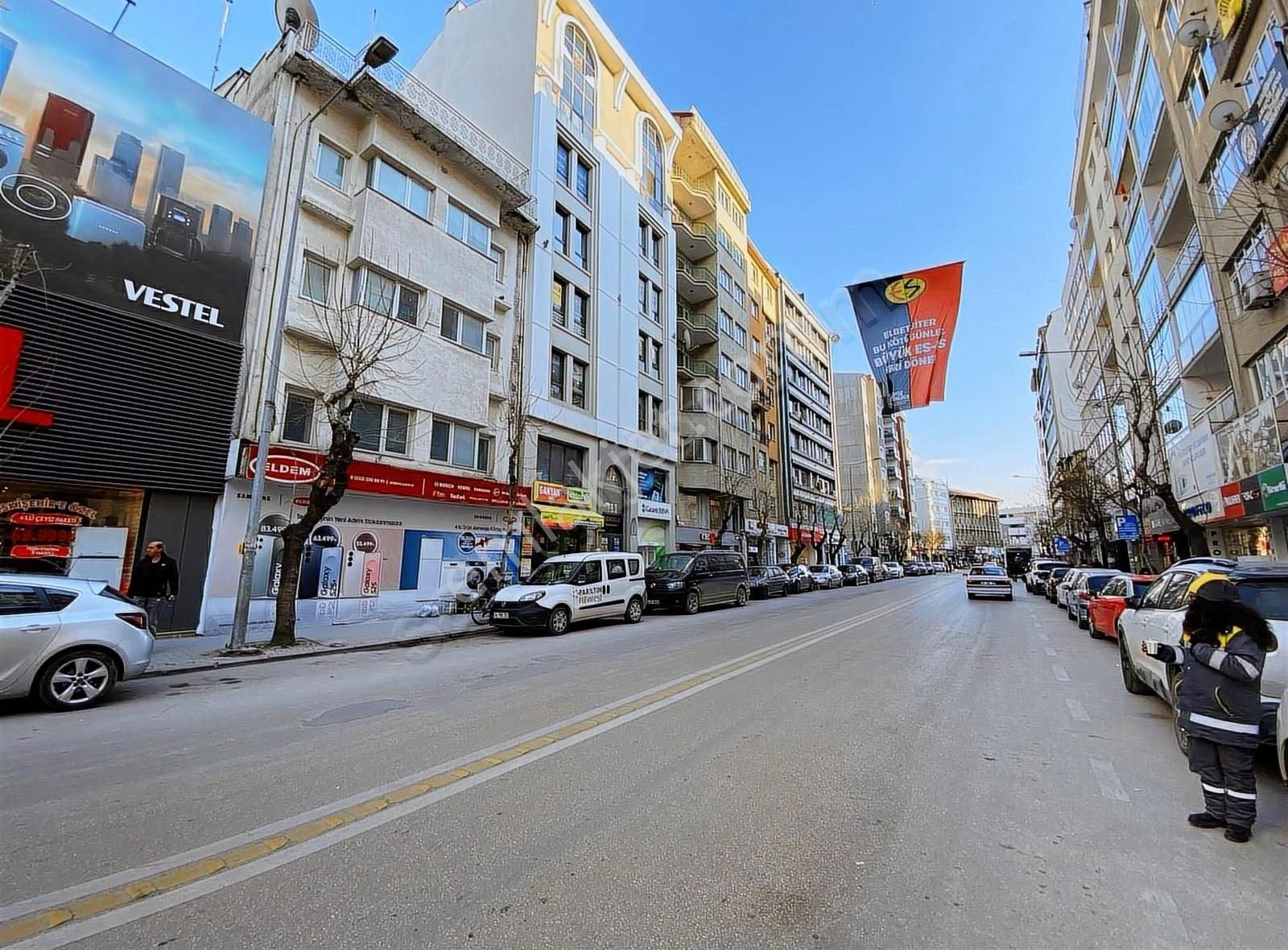 Çırağan Emlak'tan Sakarya 1 Cad.çarşı Merkez Lüx 1+1 Daire/ofis