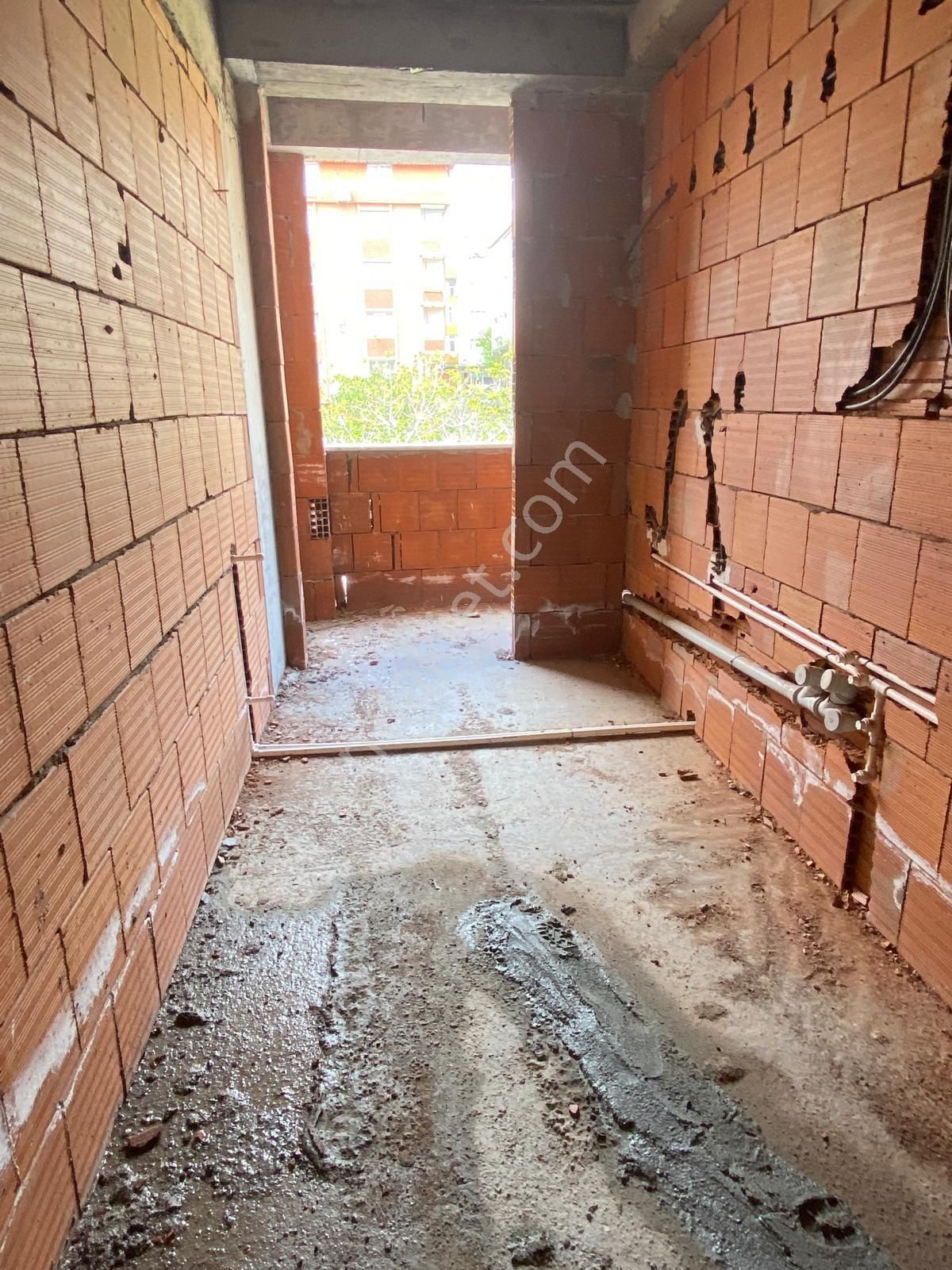 Sultangazi Zübeyde Hanımda Satilik Site İçinde Ara Kat Daire
