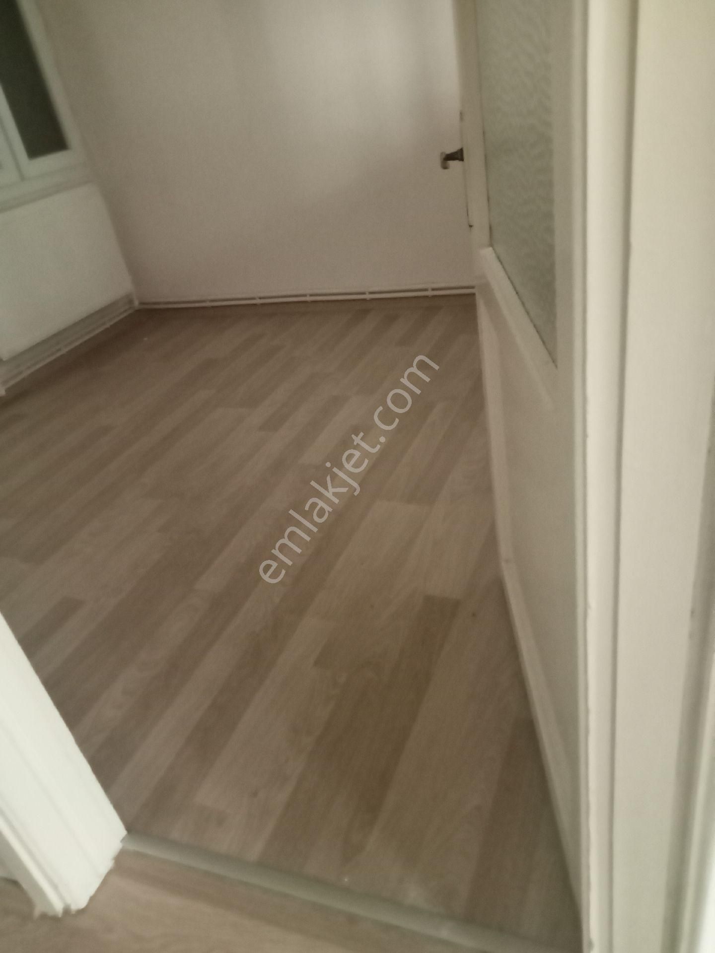 Sertaç Gayrimenkulden Üç Cephe 100 Metre Kare İki Artı Bir Kapalı Mutfak
