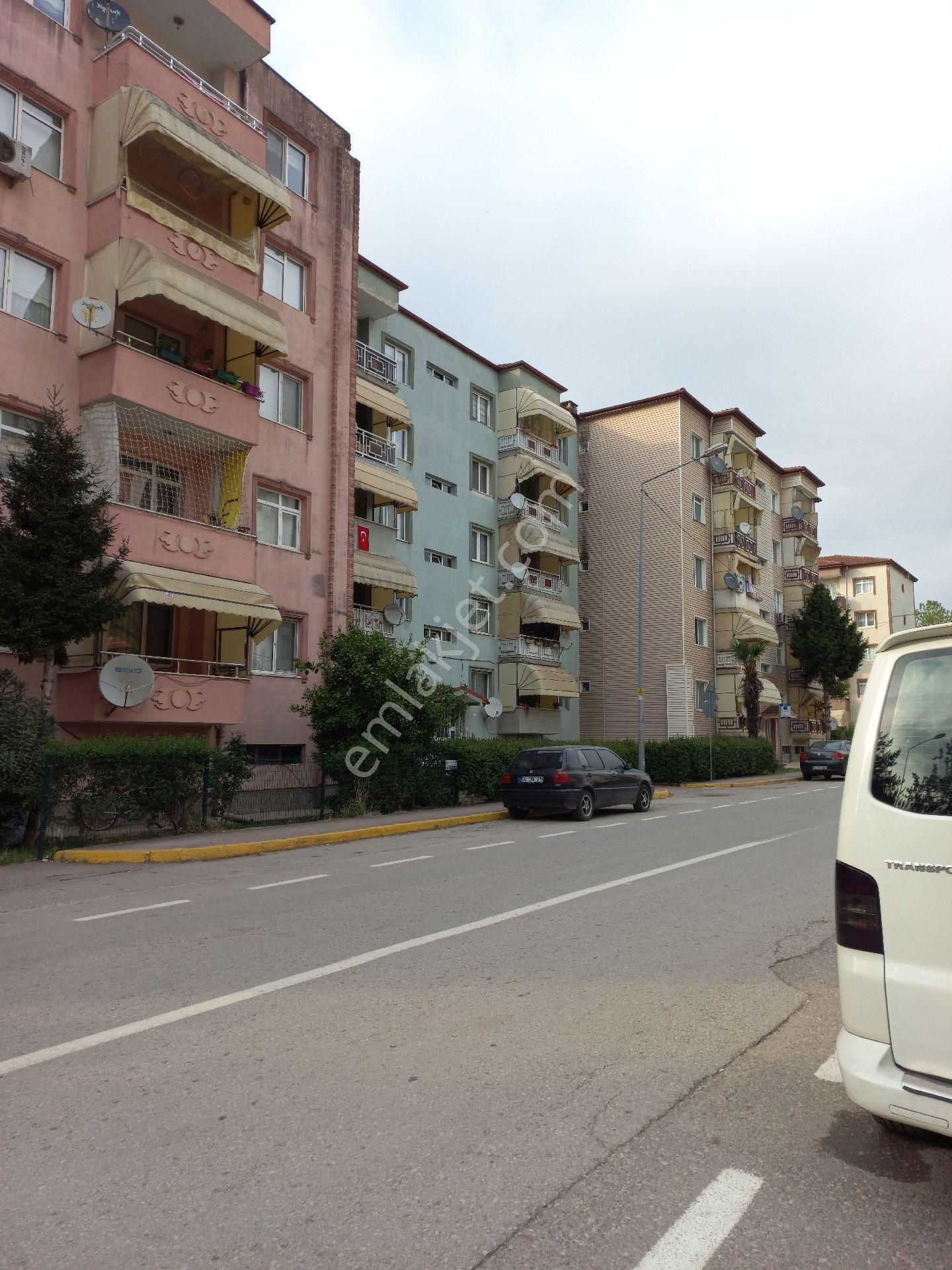 Kartepe Ataevler Mah. 3+1 Satılık Cadde Üzeri Arakat Daire