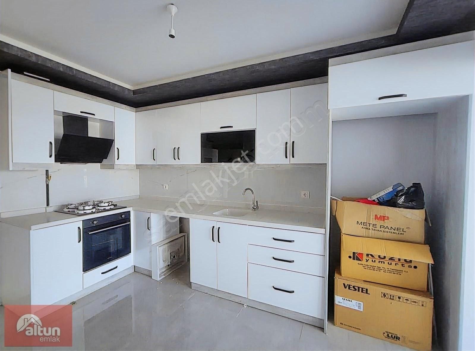 Altun Emlaktan Merkezi Konumda Park Cepheli 4+1 Satılık Daire