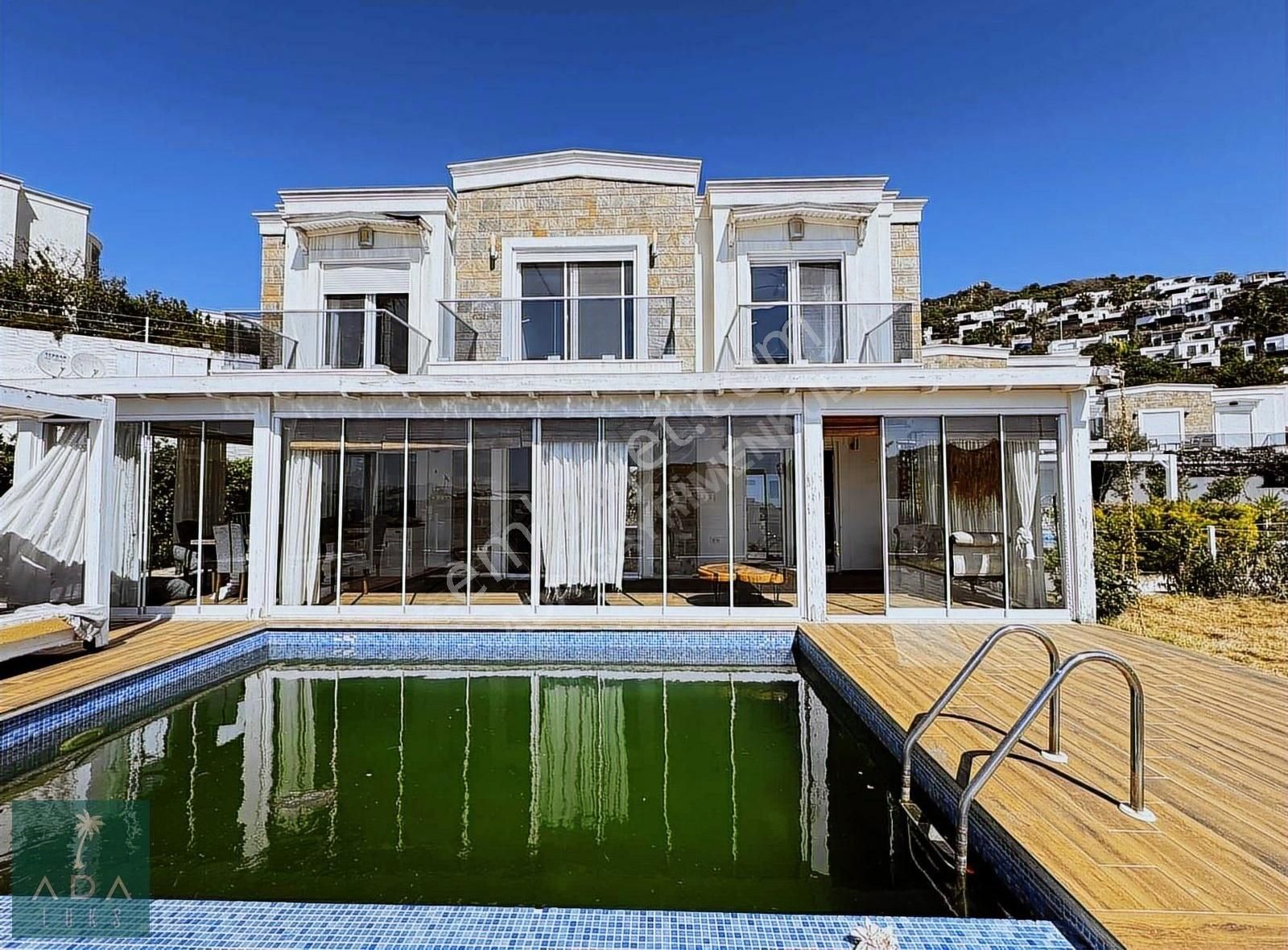 Koyunbaba'da Denize 50 M Deniz Manzaralı Havuzlu Fırsat Villa