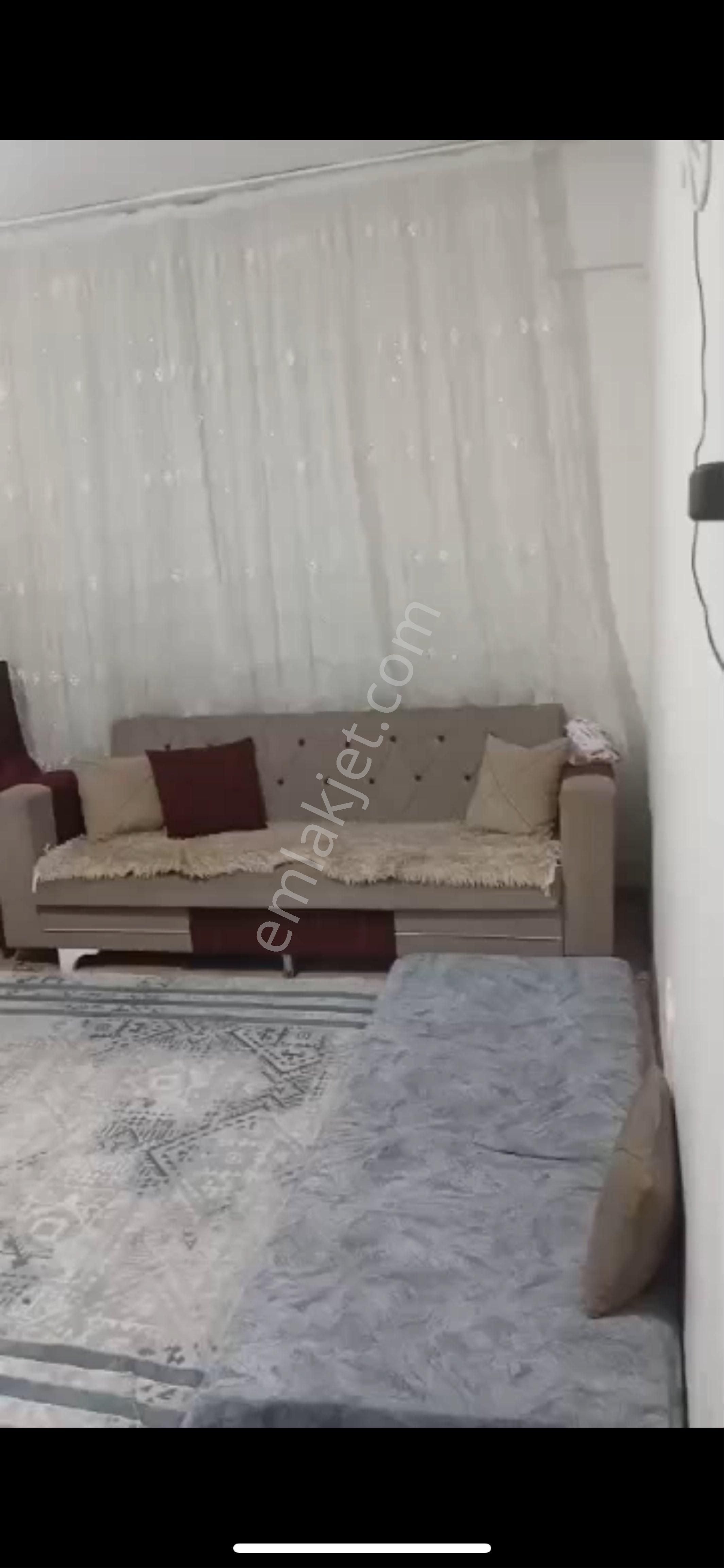 Okmeydanında Sokağa Bakan Geniş Giriş Kat Daire