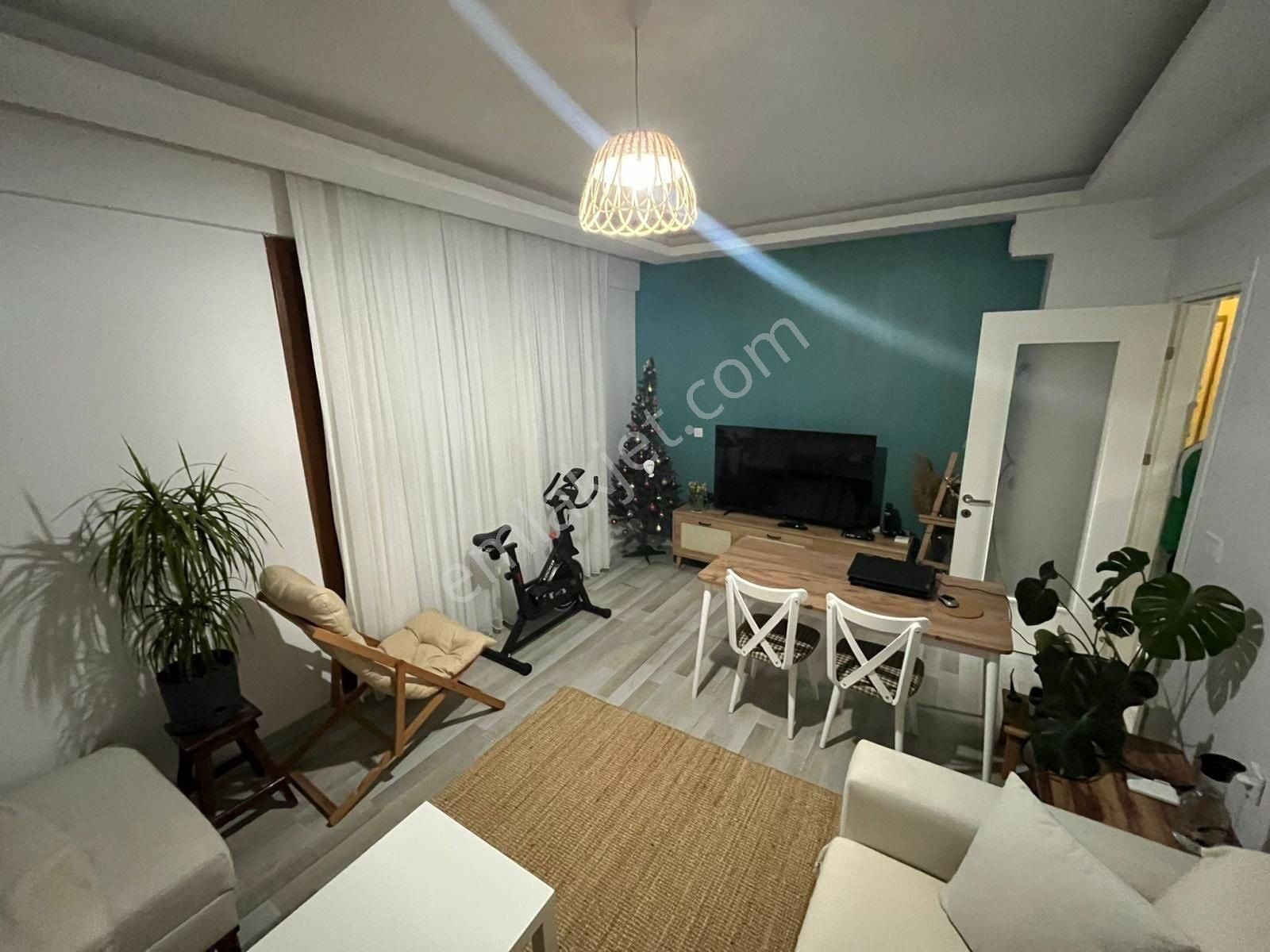 Manisa Yunus Emre Muradiye Mh. Villalar Bölgesi Asansörlü Site İçi 2+1 Kapalı Mutfak Satılık