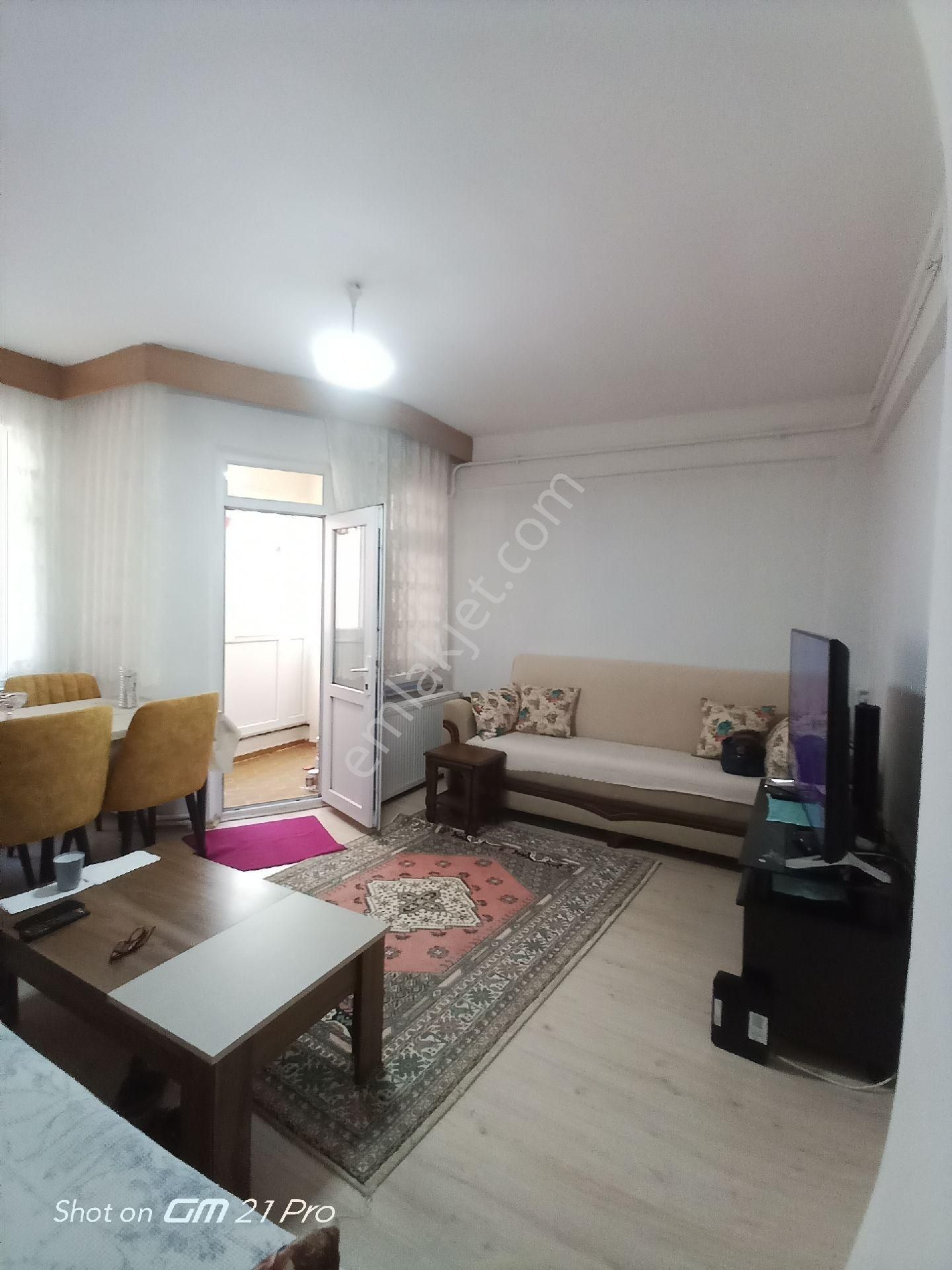 Gür House Gayrimenkul Tekirdağ Yavuz Mahallesi'nde Satılık 2+1 Ara Kat Daire