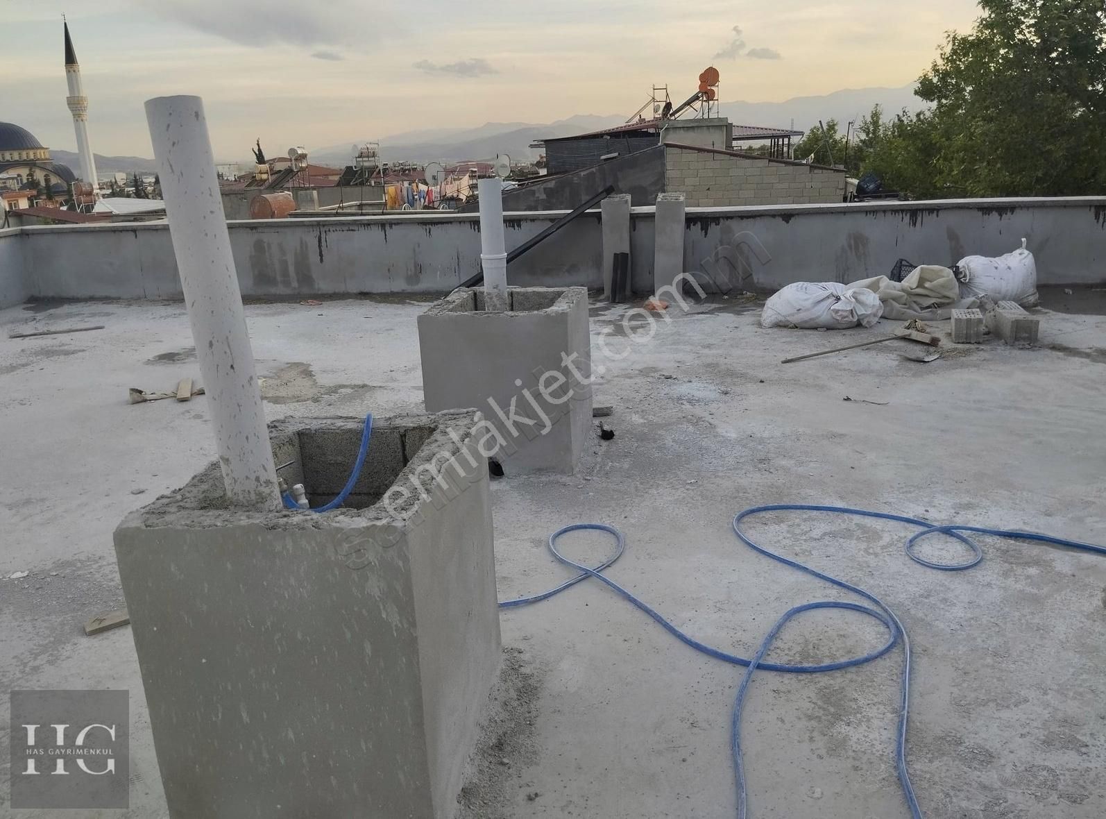 Has Gayrimenkul'den Ana Cadde Üzeri Müstakil 2 Dükkan + 2 Daire