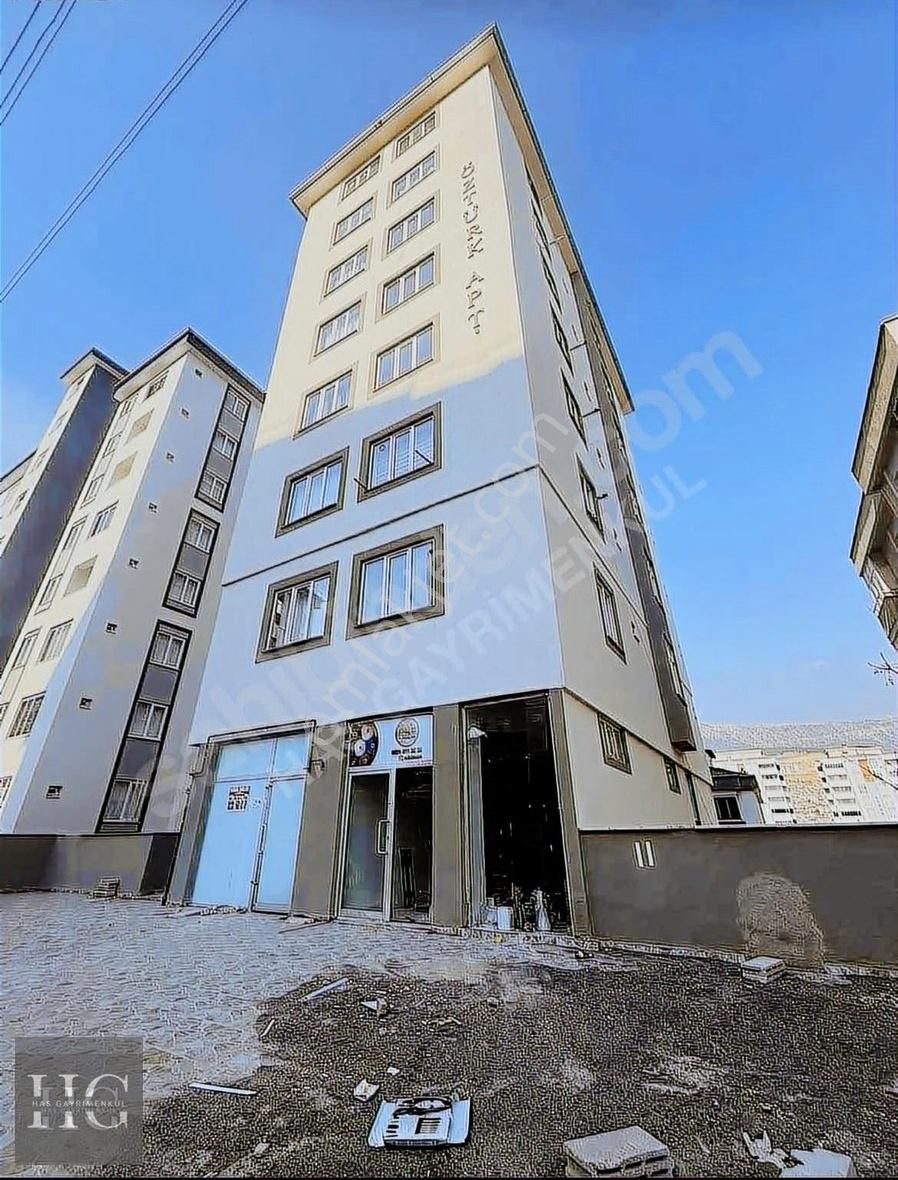 Has Gayrimenkul ' Den Çukurova Lisesi ' Ne Yakın Kiralık 2+0