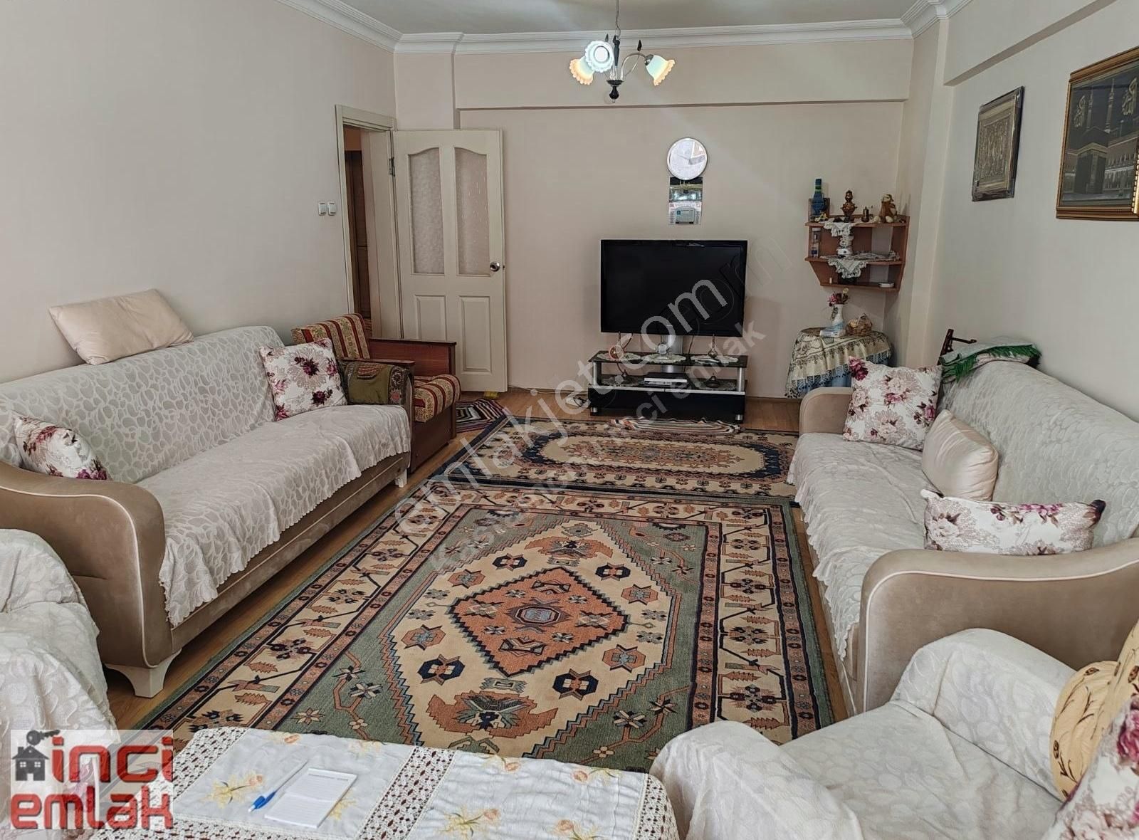 Salı Pazarında 190 M2 3+1, 3.katta Çok Bakımlı Daire