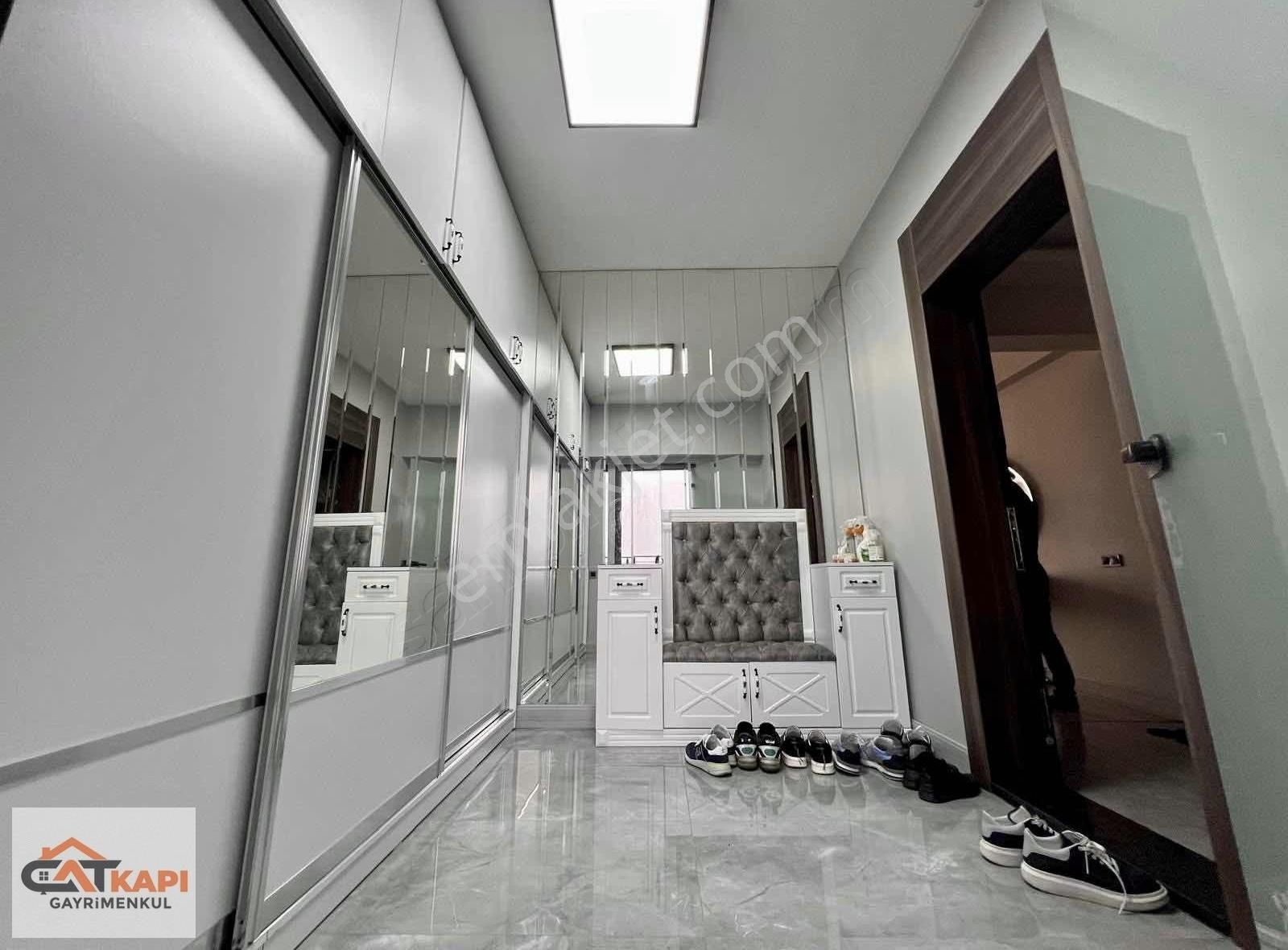 Çatkapı'dan Ovacık'ta Eşsiz Yapıda 3 Banyolu 4+1 Site Dairesi