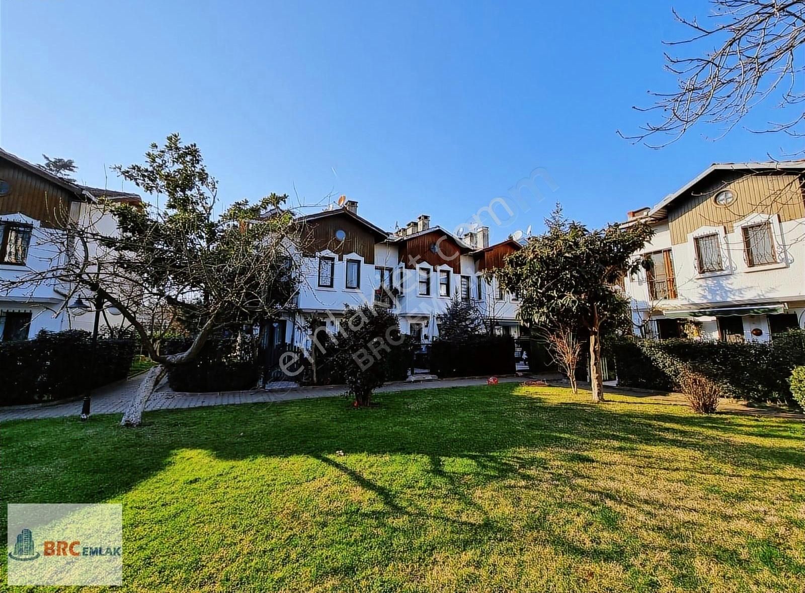 Halkalı Ölçükent Villalarında Tadilatlı Şömineli Köşe 4+1 Villa