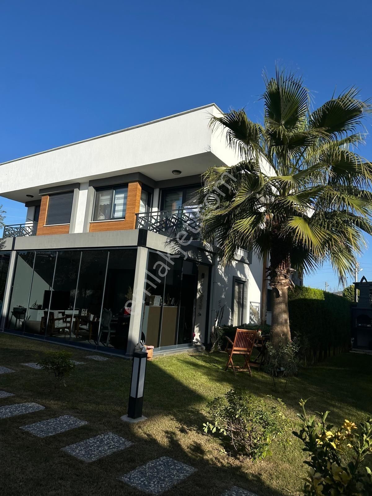 Güvenlikli Sitede 3+1 Yaz Kış Yaşamaya Uygun Villa