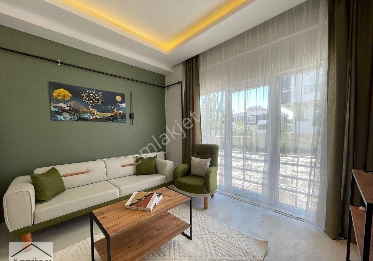 Atakum Körfez Mahallesinde Bulvara Cephe Eşyalı Satılık 1+1
