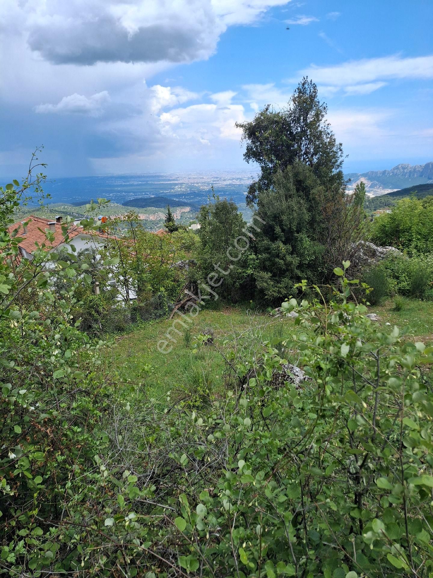 Antalya Konyaaltı Çağlarcada Deniz Ve Antalya Manzaralı 985m2 Arsa