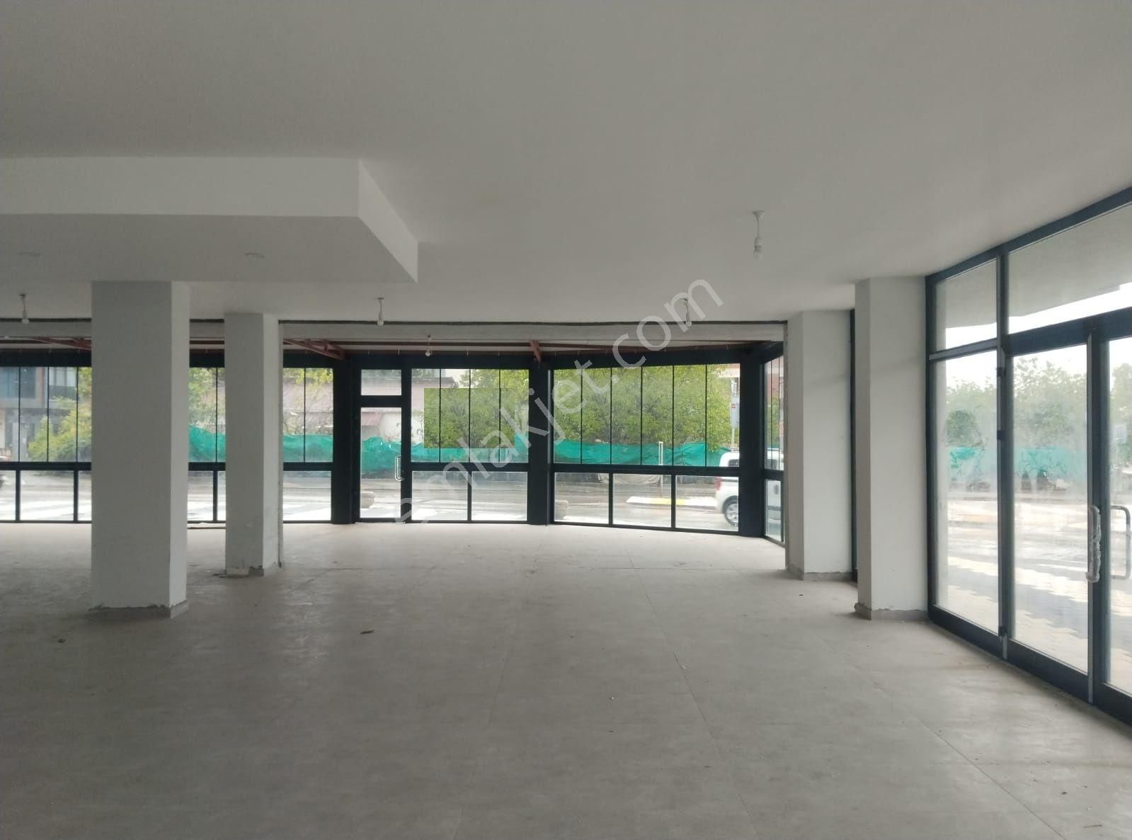 Sultanbeyli Adil'de Ekol Cd İle Polenez Cd. Köşesinde 700m2
