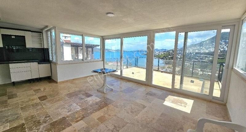 Bodrum Yalıkavakta Satılık Denize Yakın Deniz Manzaralı Villa