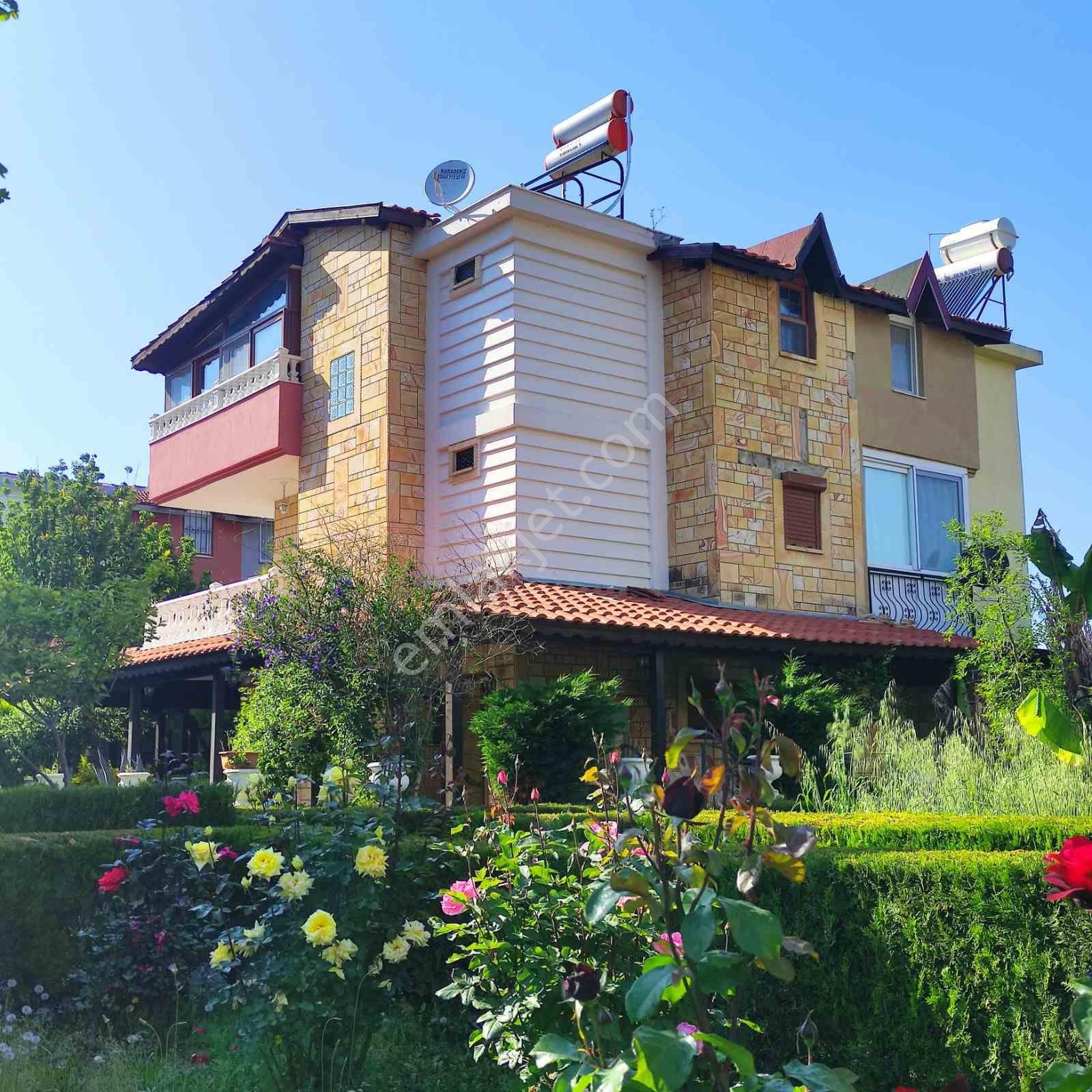 Kisadasi Davutlar 4 Oda 1 Salon Triplex Villa