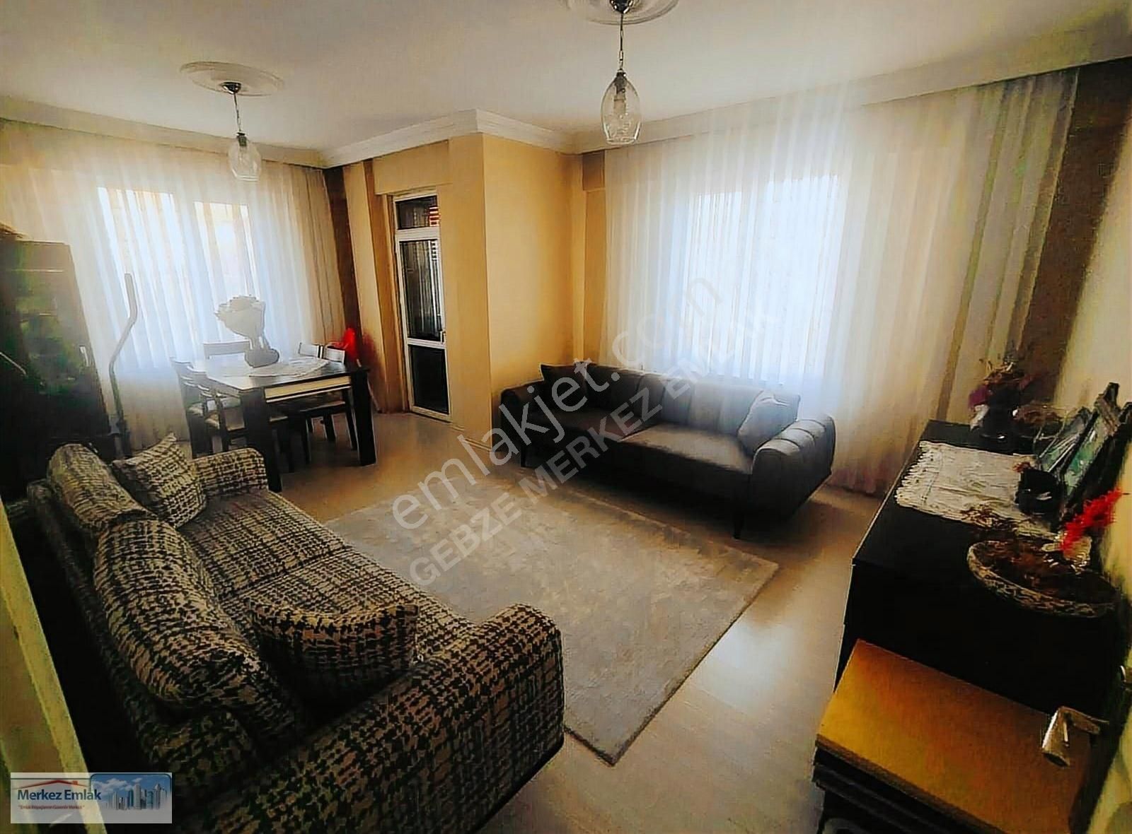 Merkez Emlak Armağan'dan 3+1 120m2 Geniş Salon,mutfak Ve İskanlı