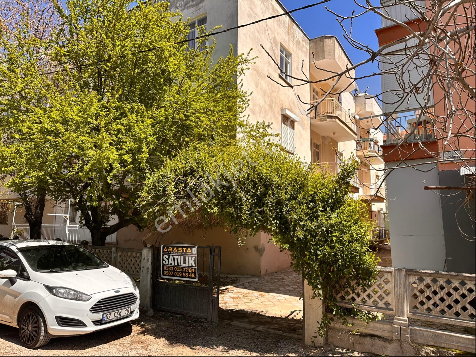 Arasta Gayrimenkulden Çarşı Merkezde Uygun Fiyatlı Ara Kat Daire
