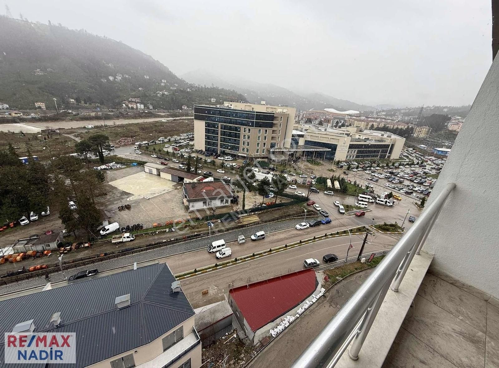 Giresun Eğitim Ve Araştırma Hastanesi Karşısında Satılık Daire