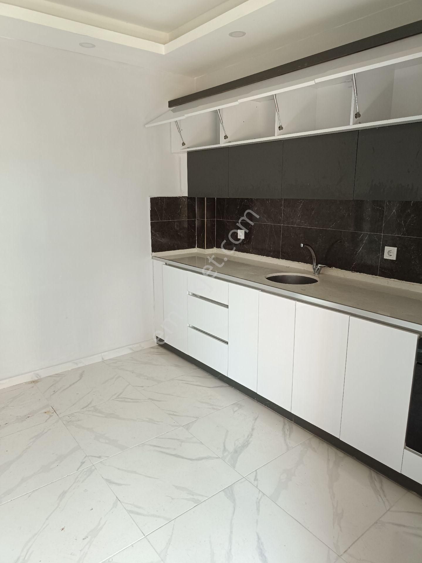 Yenişehir Emlak'tan Satılık 2+0 Giriş Kat Daire