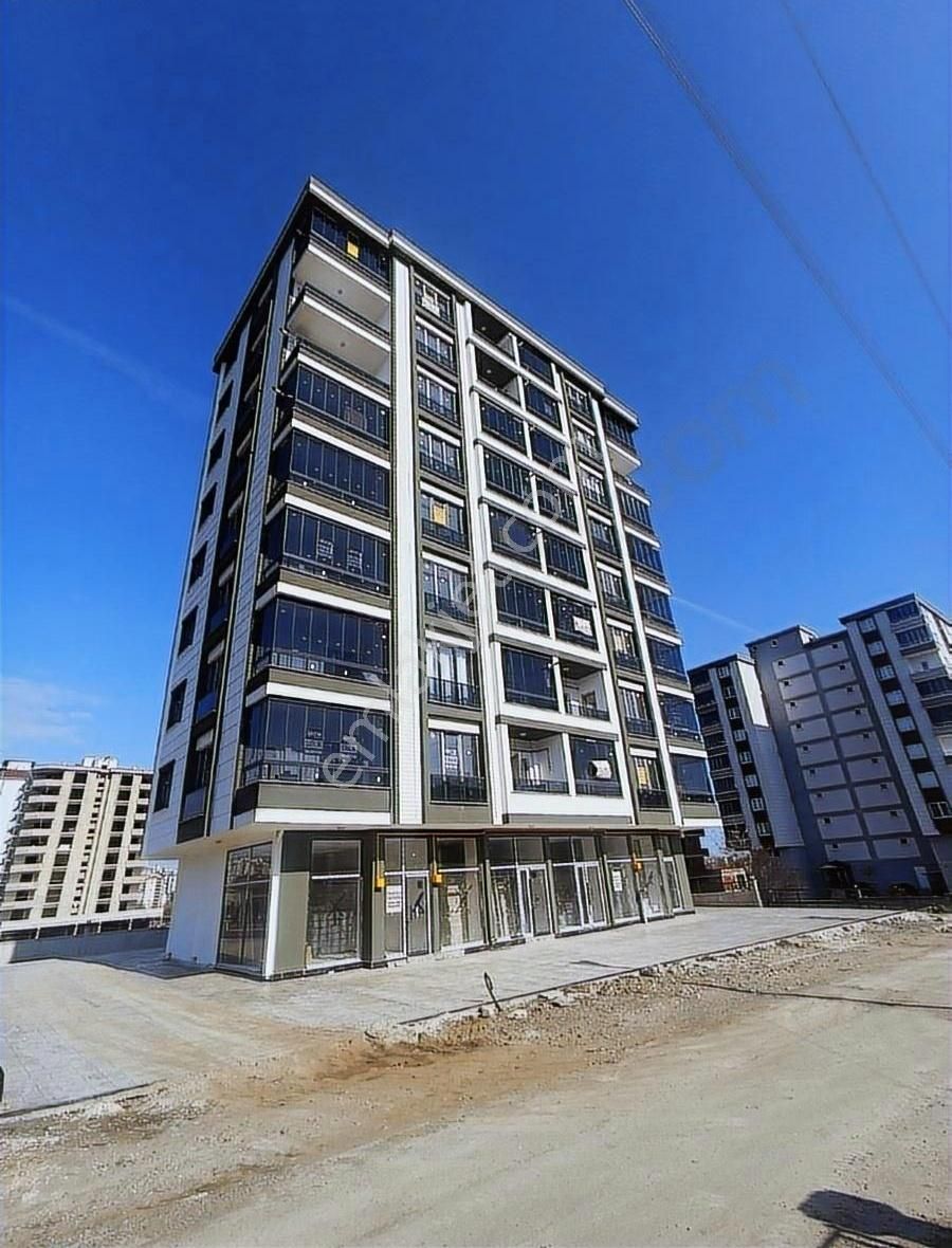 Şehir Hastanesi Altı Kızılay Kan Merkezi Yanı Satılık 1+1