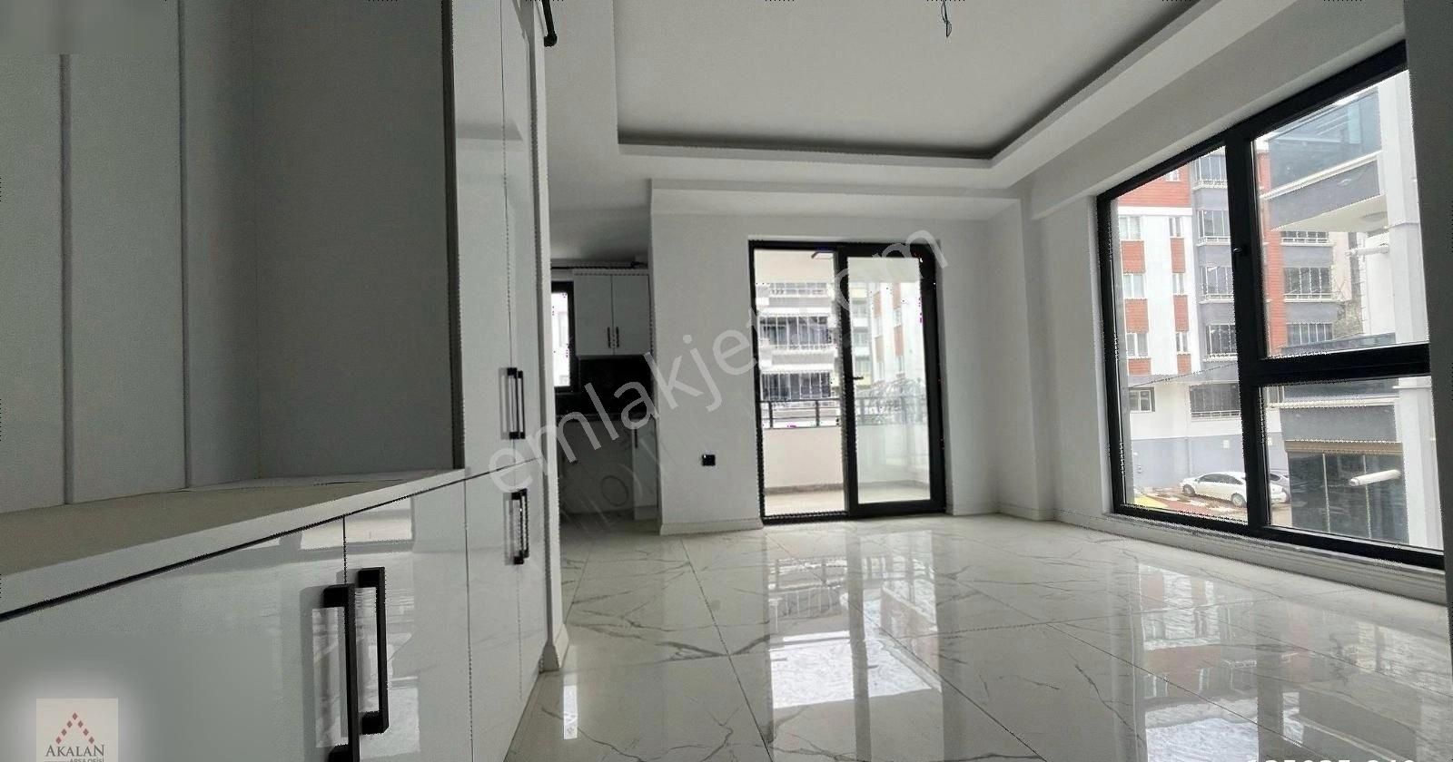 Atakum Körfezde Tramvaya 100 Metre Satılık 1*1