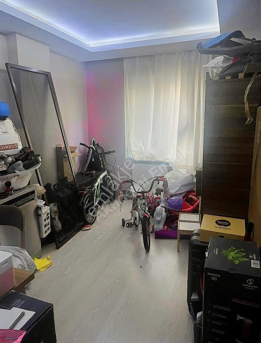Merkezi Konum 2+1 Hastaneye 1 Dk Metrobüse 5 Dk Asansörlü