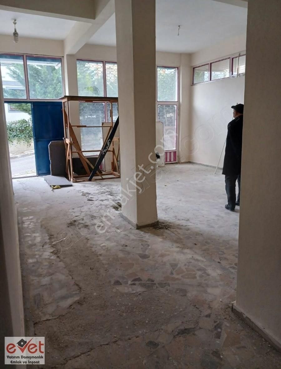 Ümraniye Parseller Taşköprü Cad.10 Adım Kiralık Dükkan