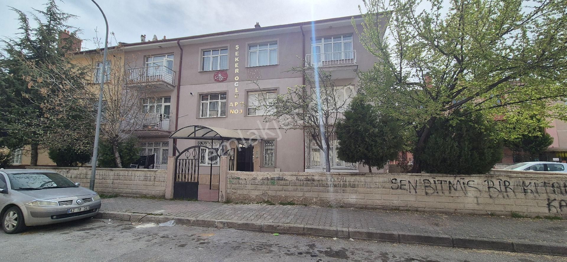 Fatih Işıklar Mhlesi Malaz Caddesi Civarında Bakımlı 3+1daire