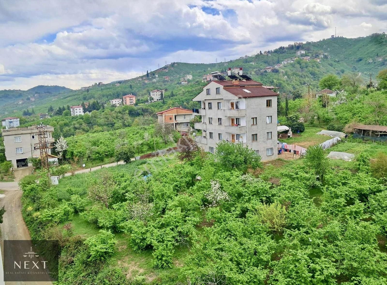 Yomra Safir Konutları 3+1 160m2/açık Havuz / Otopark / Güvenlik