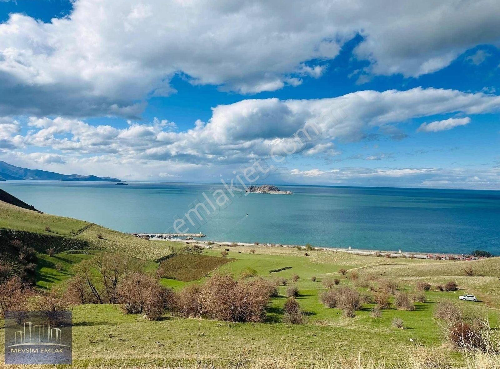 Akdamar Adası Karşısı 15.307 M2 Satılık Göl Manzaralı Tarla