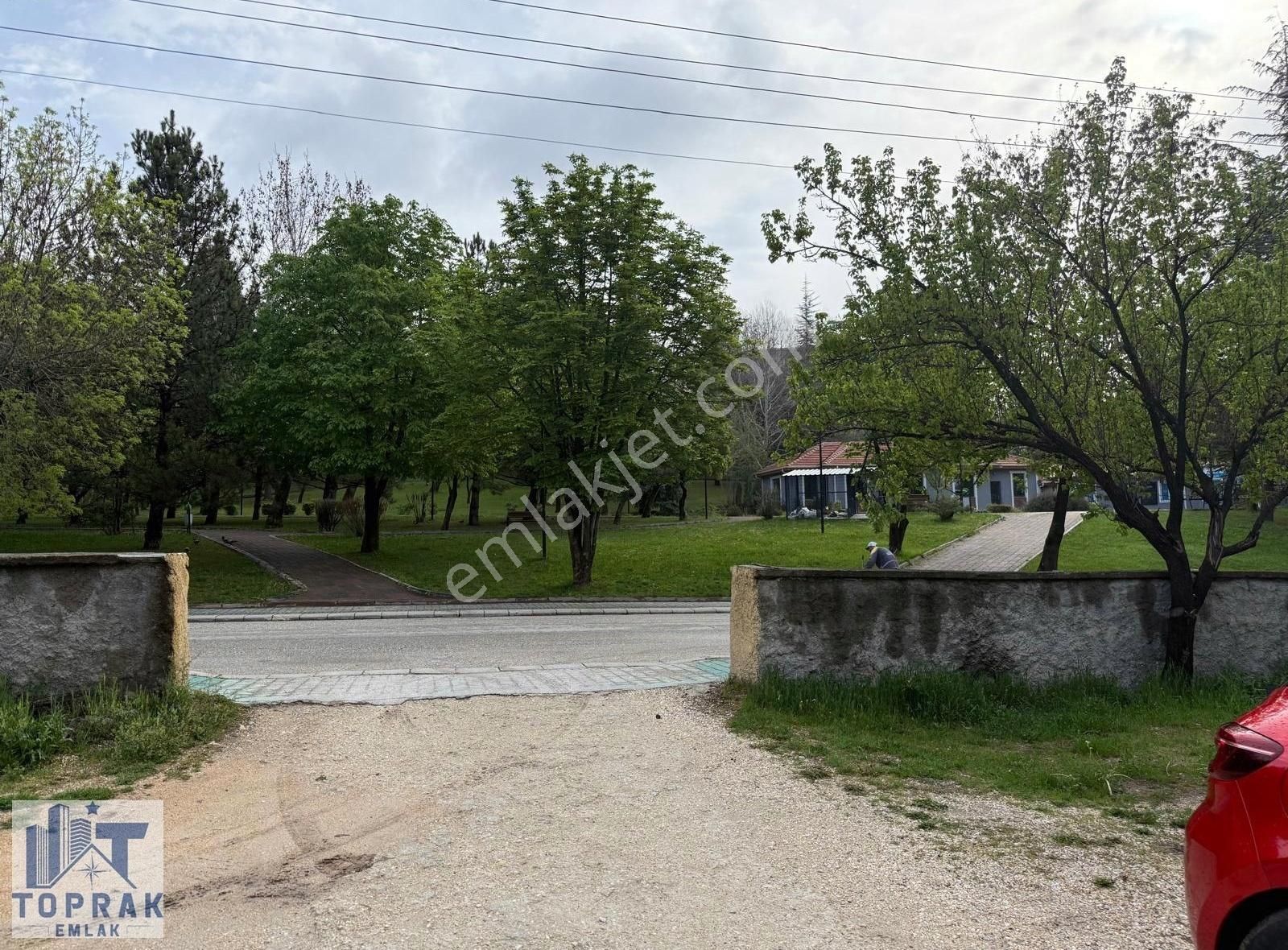 Toprak Emlaktan Uluönder Mh Cadde Üzeri Full Bakımlı 2+1 Daire