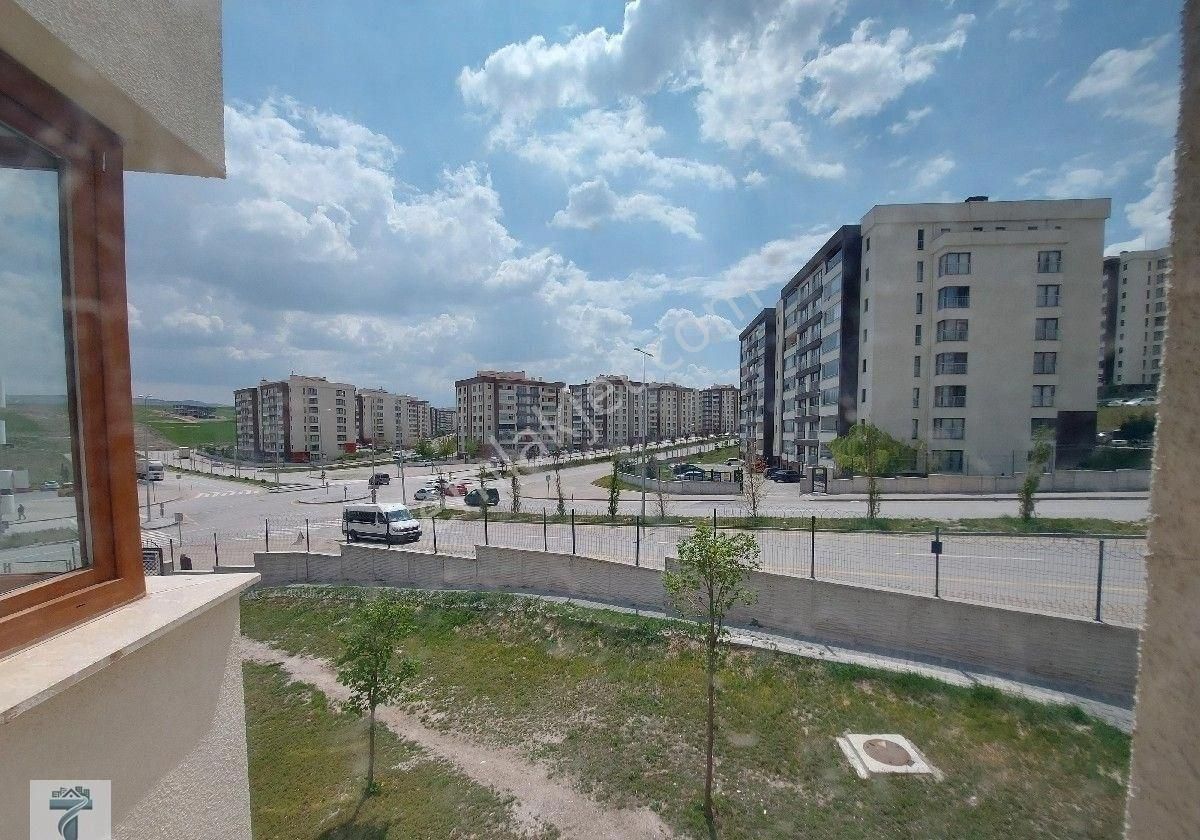 Murat Türkmen'den Sincan_saraycık_toki'de Mükemmel_konumda Acil_satılık 1.ara_katta 3+1_köşe_daire
