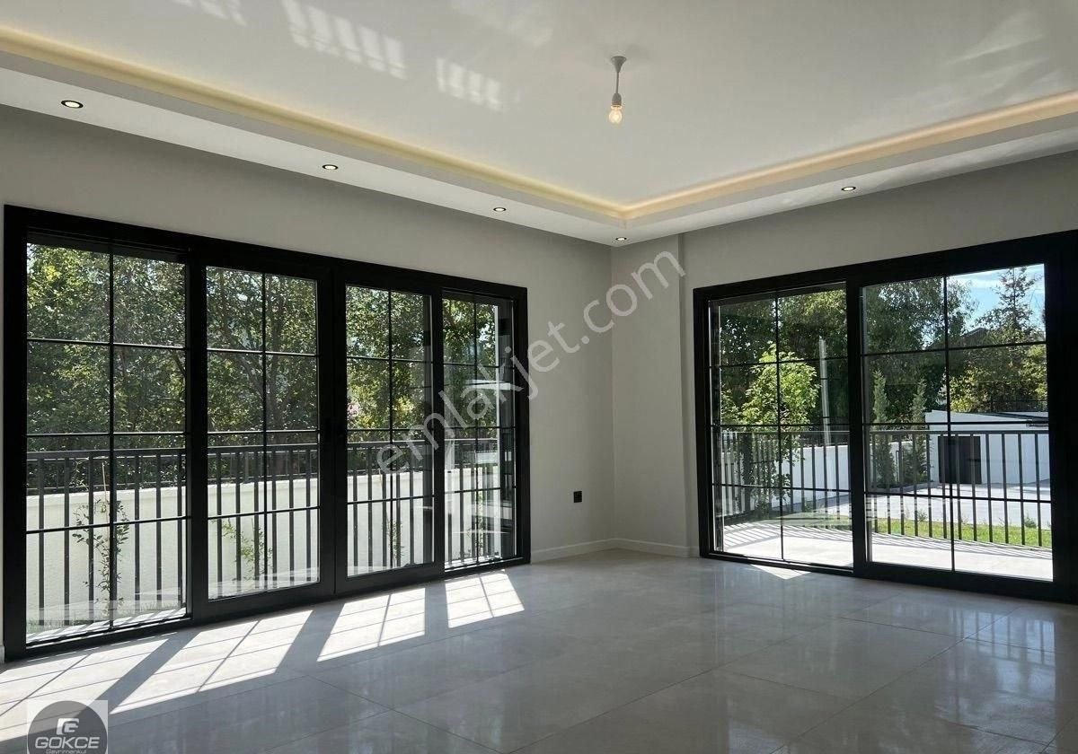 Sahile Yürüme Mesafesinde 2+1 Bahçe Katı