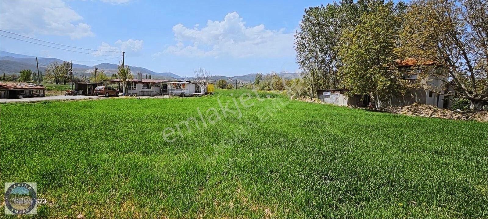 Muğla Yatağan Ovasında Ruhsatlı Evi Ve Besi Damı Bulunan Tarla