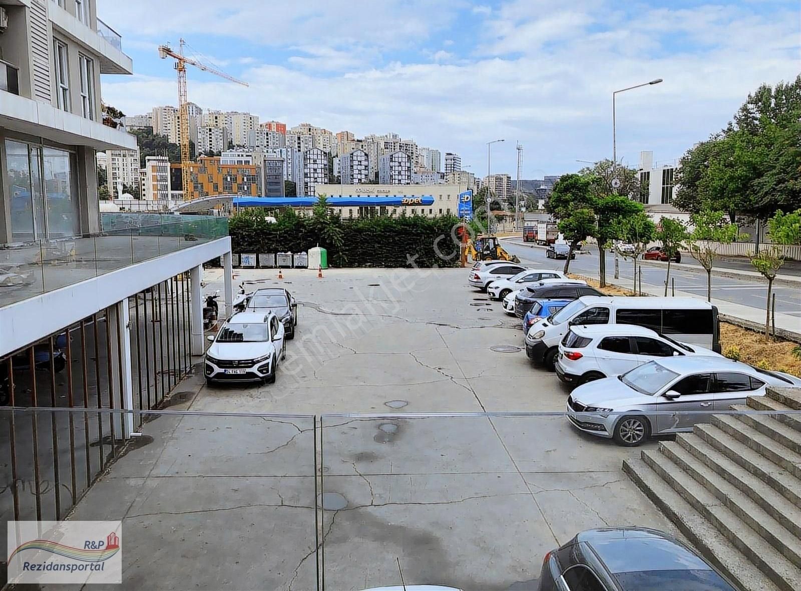 Cendere Cad Opet Yanı Vera Rezidansta Kiralık 1200 M2 Dükan