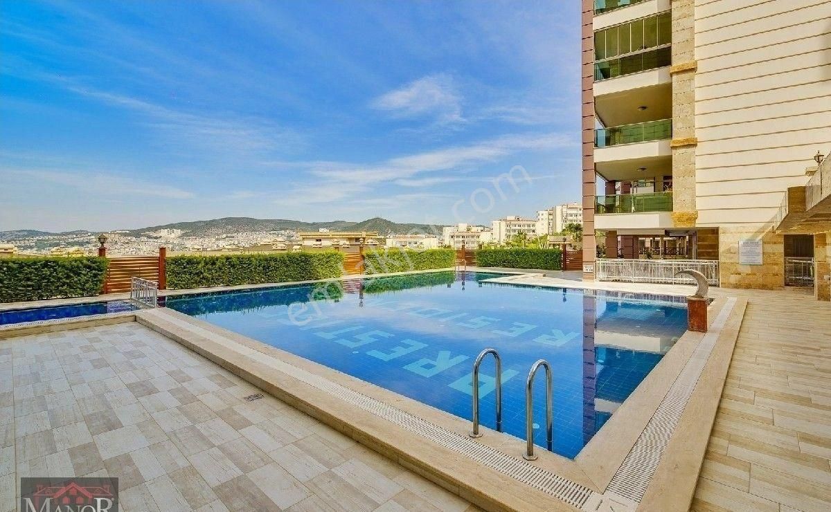 Kuşadası Kadınlar Denizinde 4+1 Ayrı Mutfak Deniz Manzaralı Lüks Arakat Daire