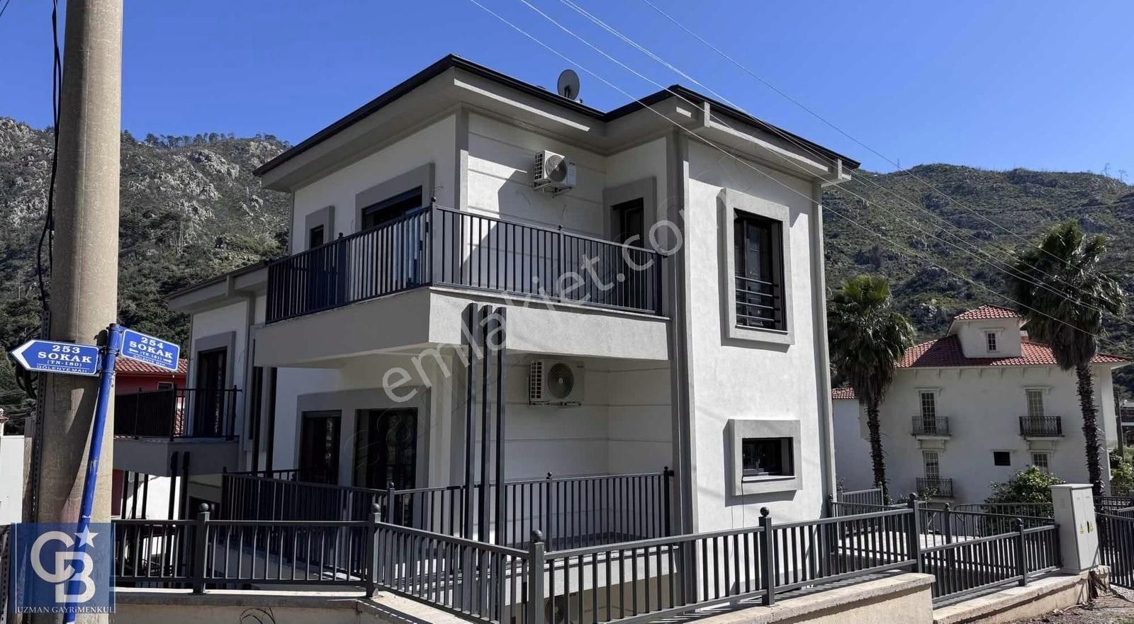 Cb Uzman'dan İçmeler'de Satılık Sıfır Triplex Villa