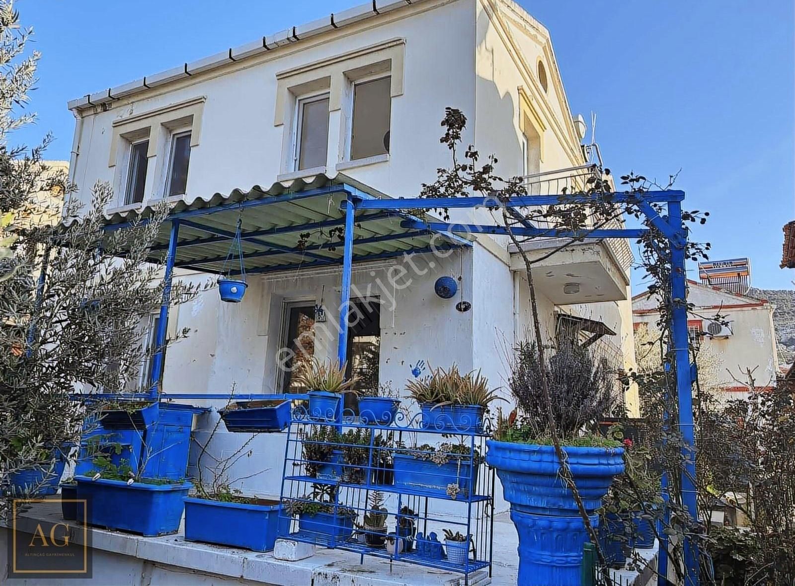 İzmir Eski Foça Krediye Uygun Satılık 3+1 Villa