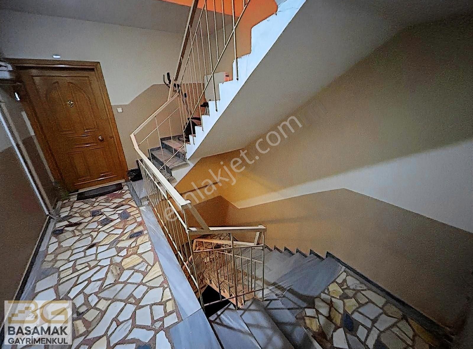 Güngören Merkez Mahallesinde 3+1 Satılık Daire