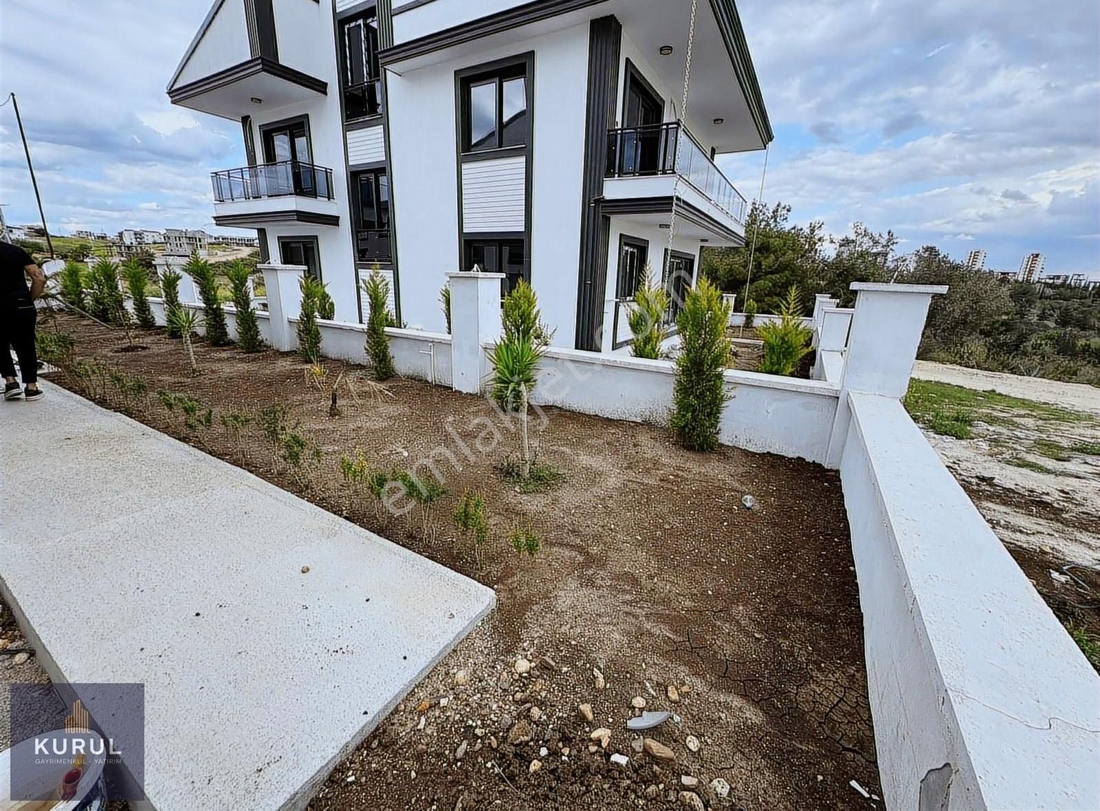 Kurul Gayrımenkul'den Çınarlıda 5+1 Satılık Villa