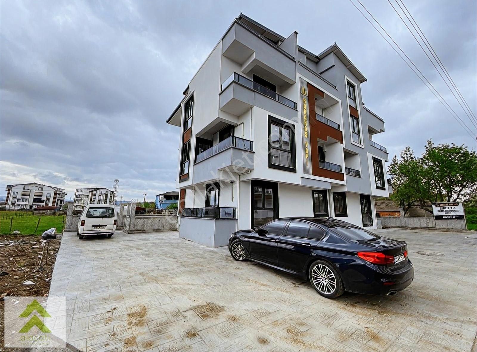 Alaçatı G.m.'den Kartepe Uzunçiftlik Mh'de Satılık Arakat Daire