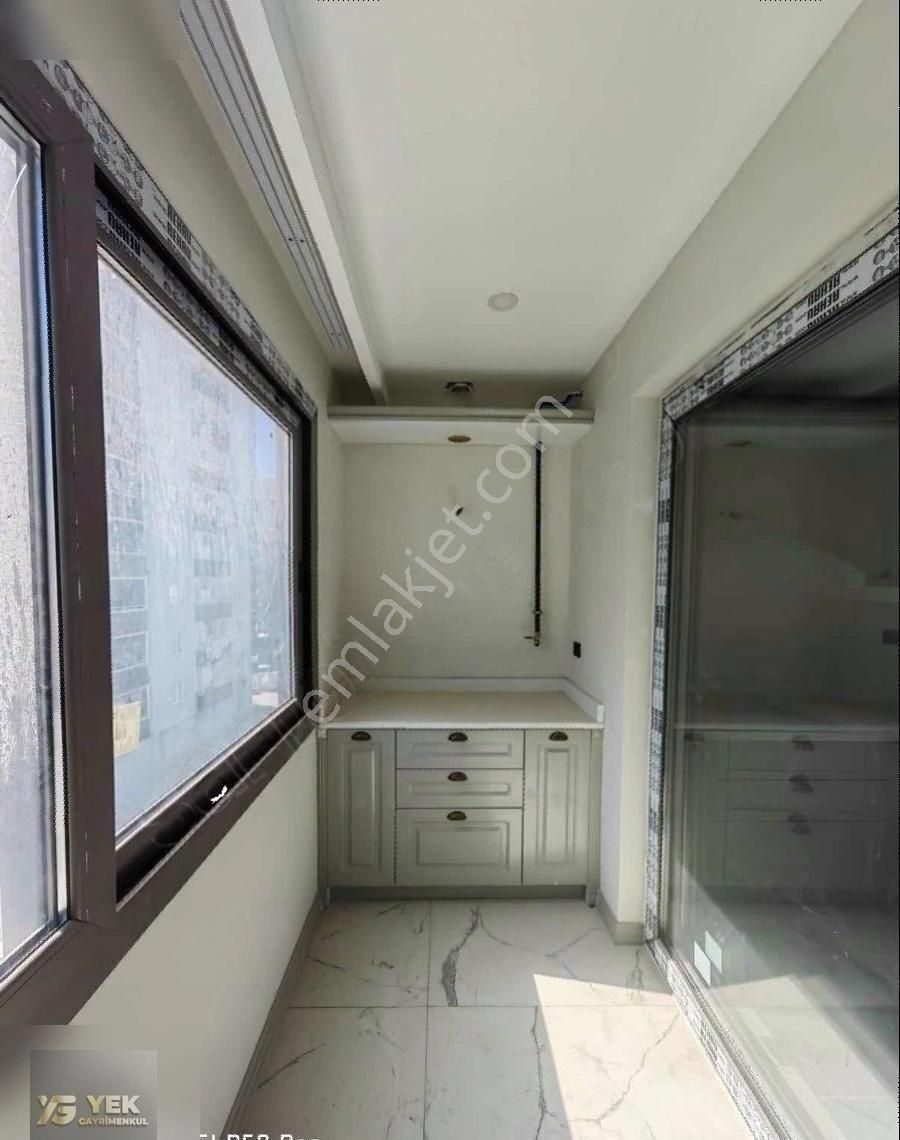 Erdemli Merkezi Konumda Satılık 5+1 Lüks Daire
