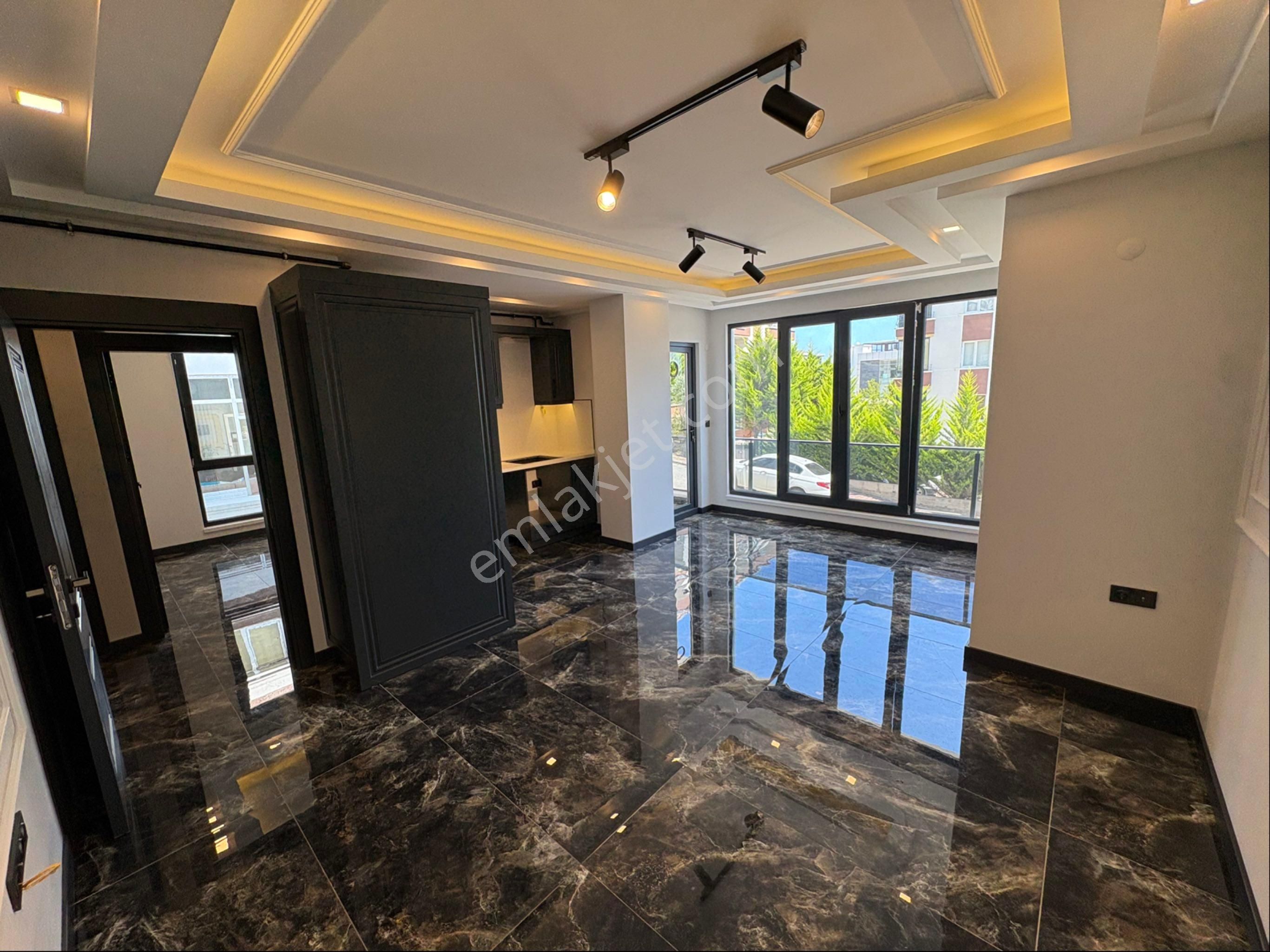 Tramvaya Cephe Sahil Karşısı Modern Yapılı 1+1 Daire