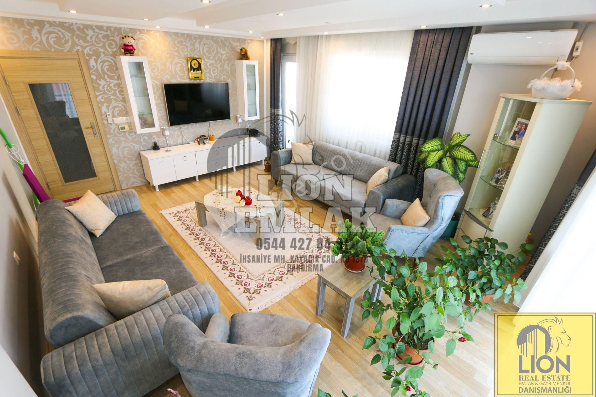 Bandırma Muradiye Camisi Yakınında Site İçinde Satılık 3+1 Lüks Daire