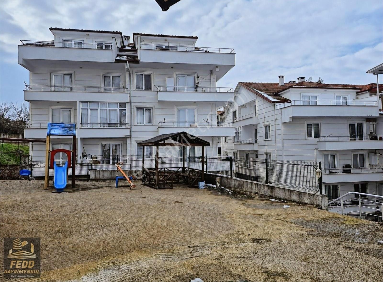 Gölcük Karaköprü De Satılık Emsalsiz 4+1 Eğimsiz Çatı Dubleks