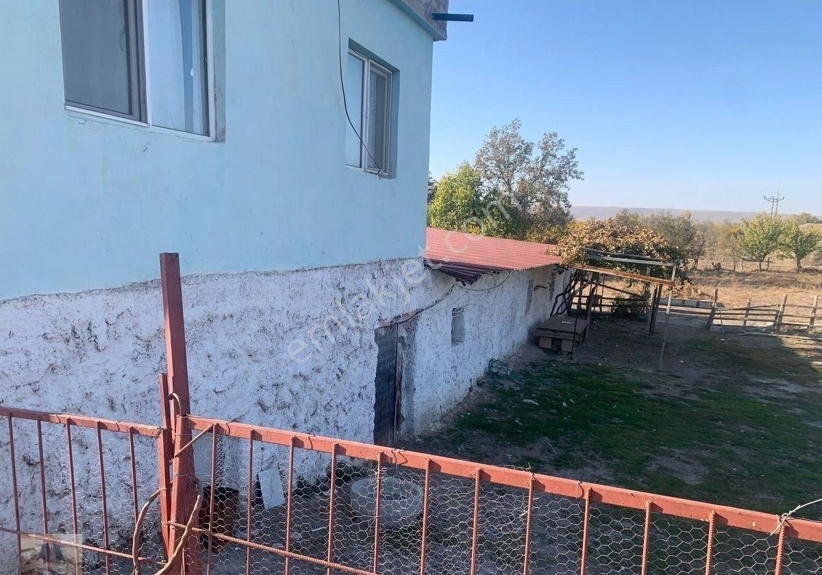 İşletme Ruhsatlı Ahır-imarlı Arsası Doğalgazlı Evi Satılık
