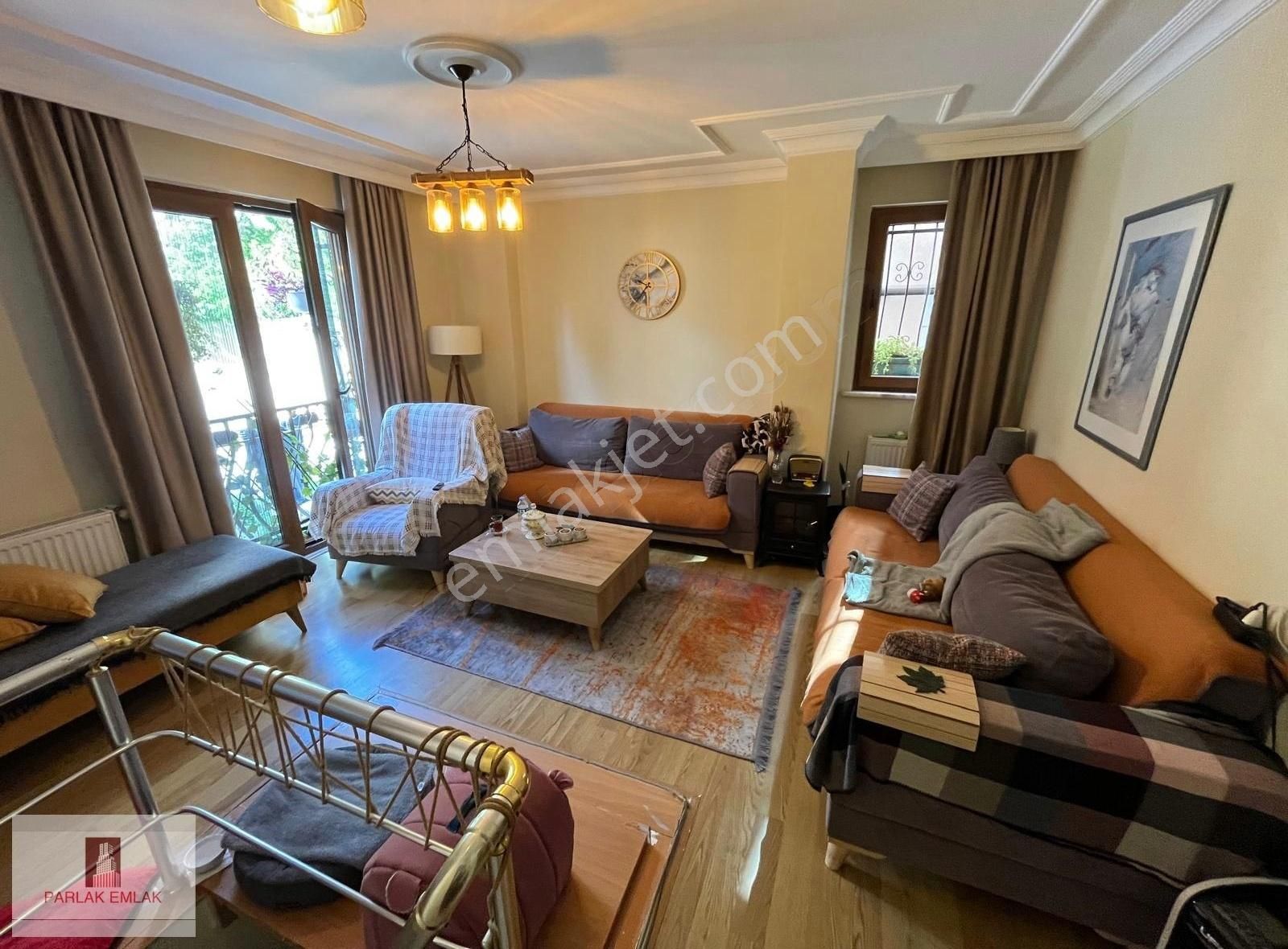 Parlak ' Tan Üsküdar' Da 2+1 *13 Yıllık * Binada Otoparklı