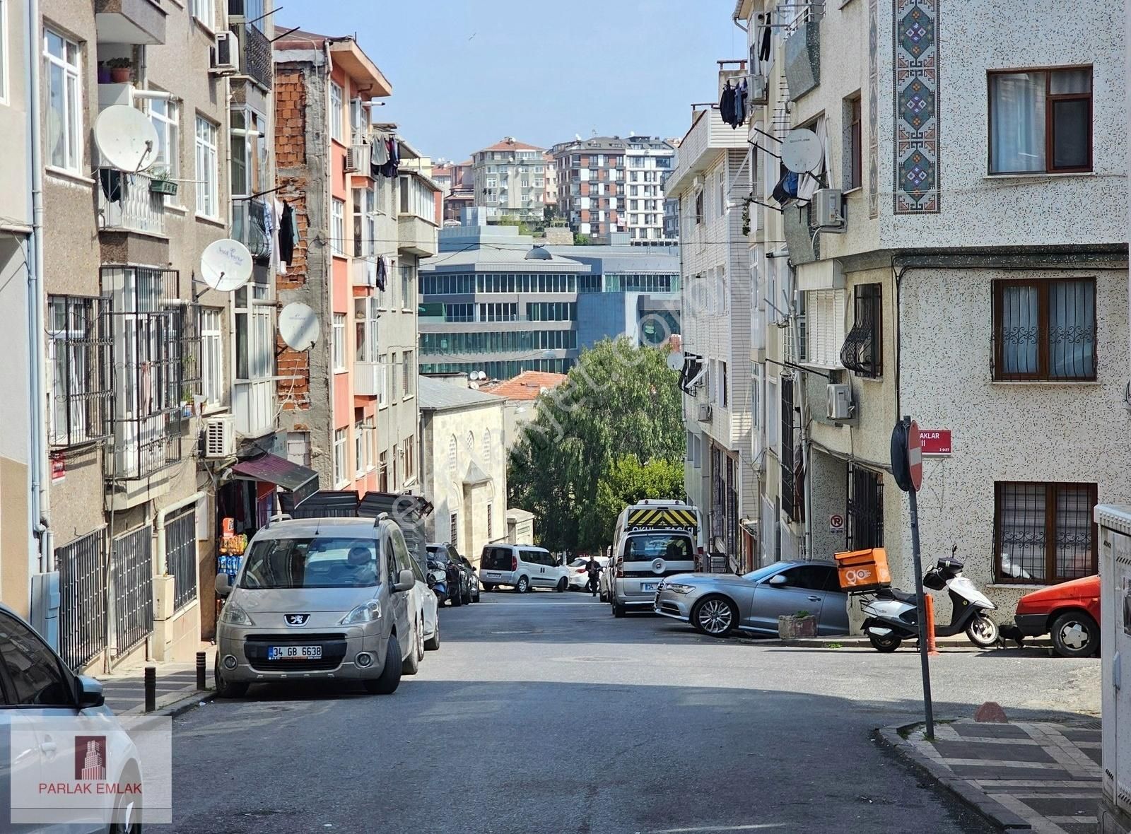 Parlak ' Tan Üsküdar Merkeze Yakın 2+1 Bahçe Katı Fırsat Daire