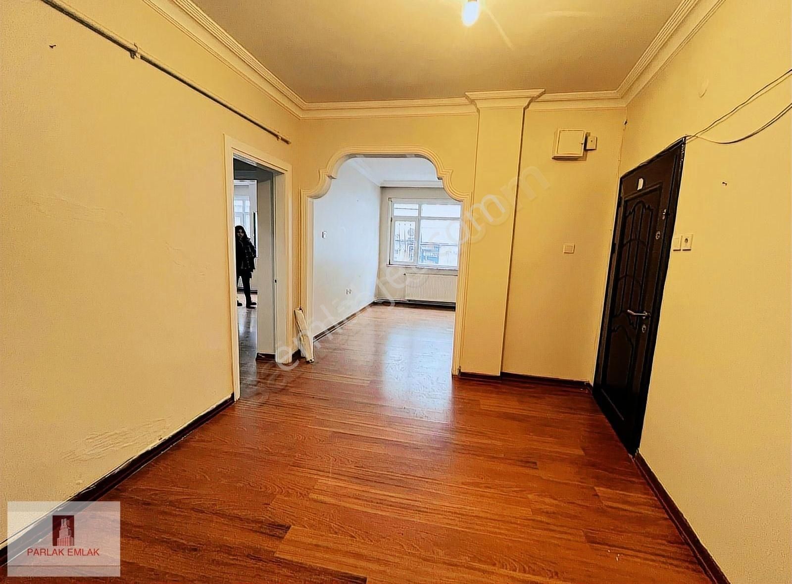 Parlak'tan Merkez^e Yakın 2+1 Geniş İçi Bakımlı Ara Kat Daire***